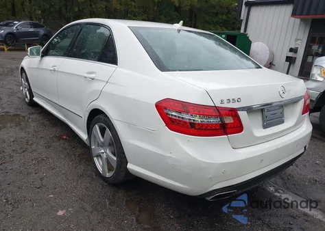 2011 Mercedes-Benz E 350 z USA, uszkodzony, nr VIN WDDHF5GB3BA346388